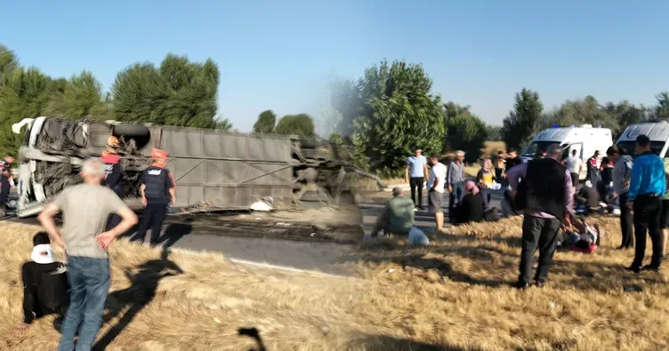 Afyonkarahisar'da yolcu otobüsü devrildi, çok sayıda yaralı var