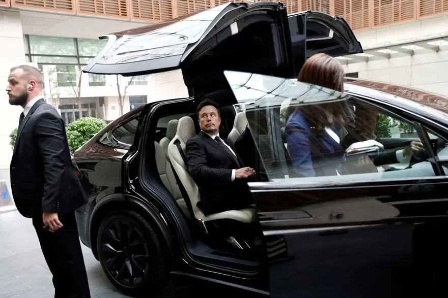 Tesla ve Çinli üreticiler milyonlarca aracı geri çağırıyor
