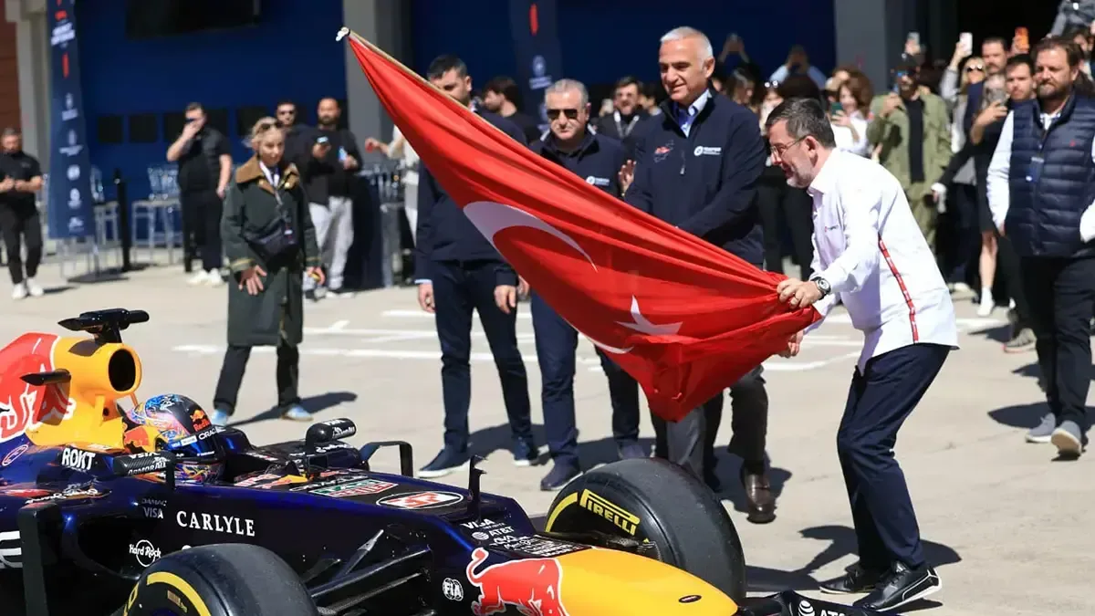 Bakan Ersoy müjdeyi verdi: İstanbul Park, 2031'e kadar F1 takviminde