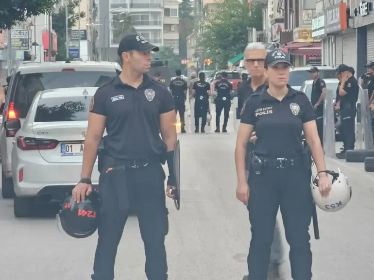 Furkan Vakfı'na operasyon: Alparslan Kuytul'un evinde polis arama yapıyor!