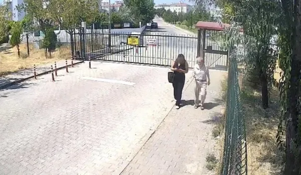 Eskişehir’de 'savcıyım' yalanıyla eve kadar girdi! Minik torun dedesini dolandırıcıların ağından böyle kurt...