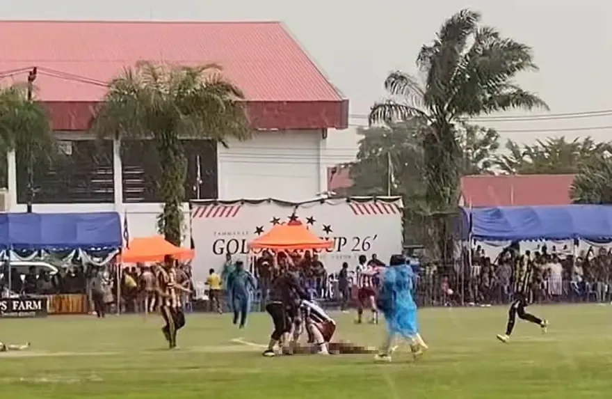 Futbol maçında sahaya yıldırım düştü, bir futbolcu hayatını kaybetti