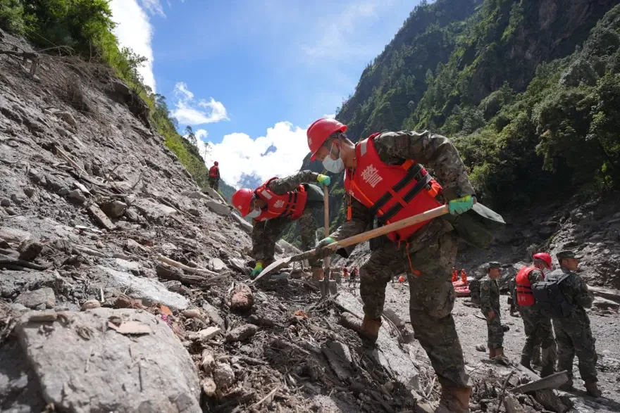Nepal'de zamana karşı yarış. "93 bin kişi etkilenmiş olabilir"