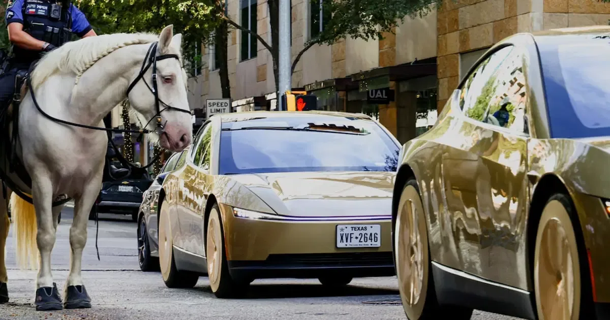 Tesla, sürücüsüz taksisini hizmete sundu