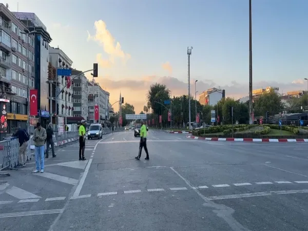 İstanbul'da 30 Ağustos Zafer Bayramı kutlamaları nedeniyle Vatan Caddesi trafiğe kapatıldı