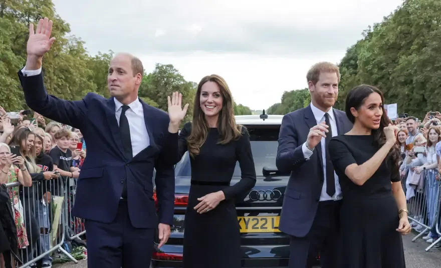 Yıllar sonra aynı ülkedeler. Prens William ve kardeşi Harry barışacak mı?
