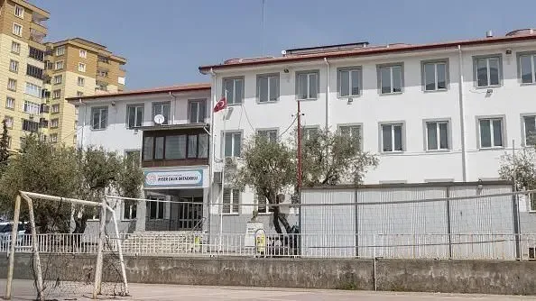 Kahramanmaraş okul saldırısında tutuklu anne ve babanın ilk duruşması başladı