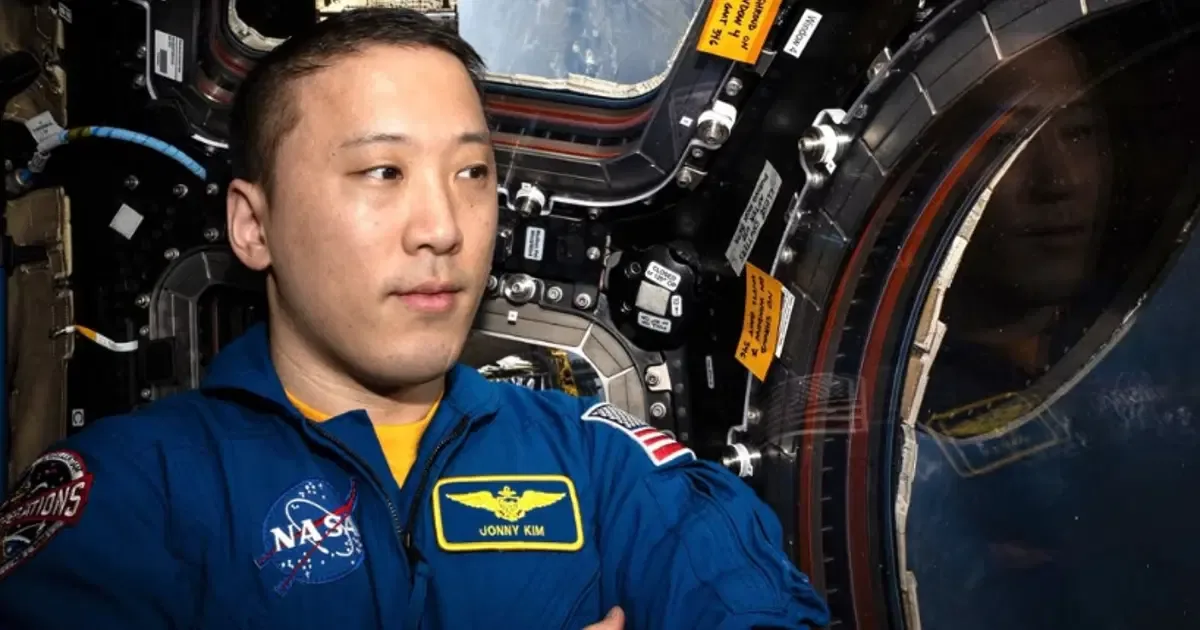 Uzayda 245 gün geçirdi, dönünce NASA'dan ayrıldı. Hem asker hem doktor hem de astronot