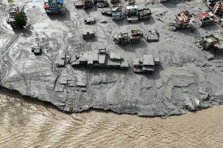 Önce deprem sanıldı, ardından sular geldi. Nepal'deki felaketin gerçek nedeni ne?