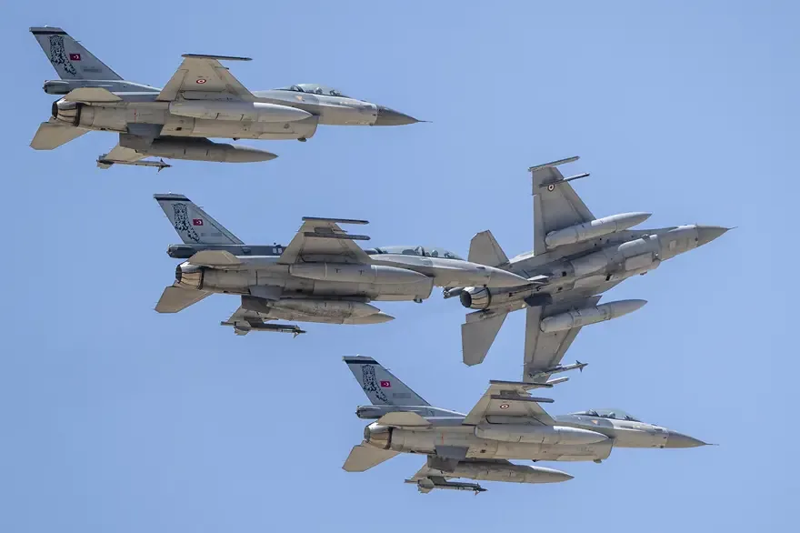 NATO hava sahasında İHA alarmı. Türk jetleri havalandı