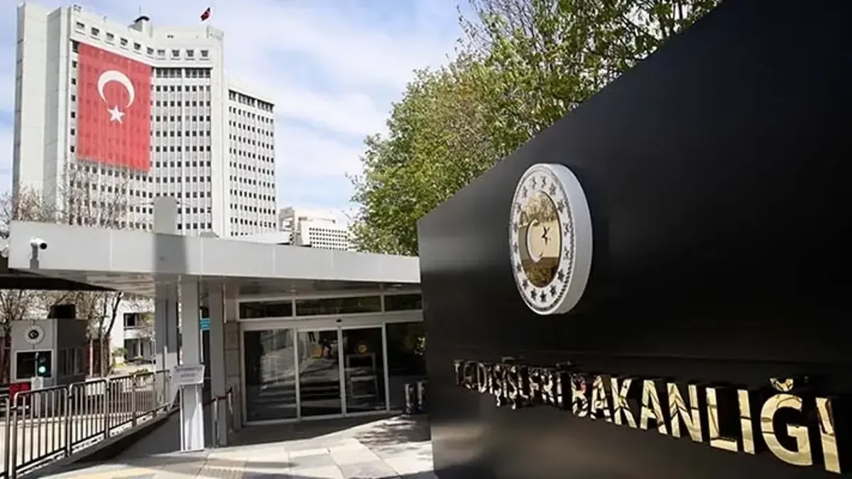 Dışişleri: ABD’nin Suriye’yi Terörizme Sponsor Olan Ülkeler Listesi’nden çıkarma kararını memnuniyetle karş...