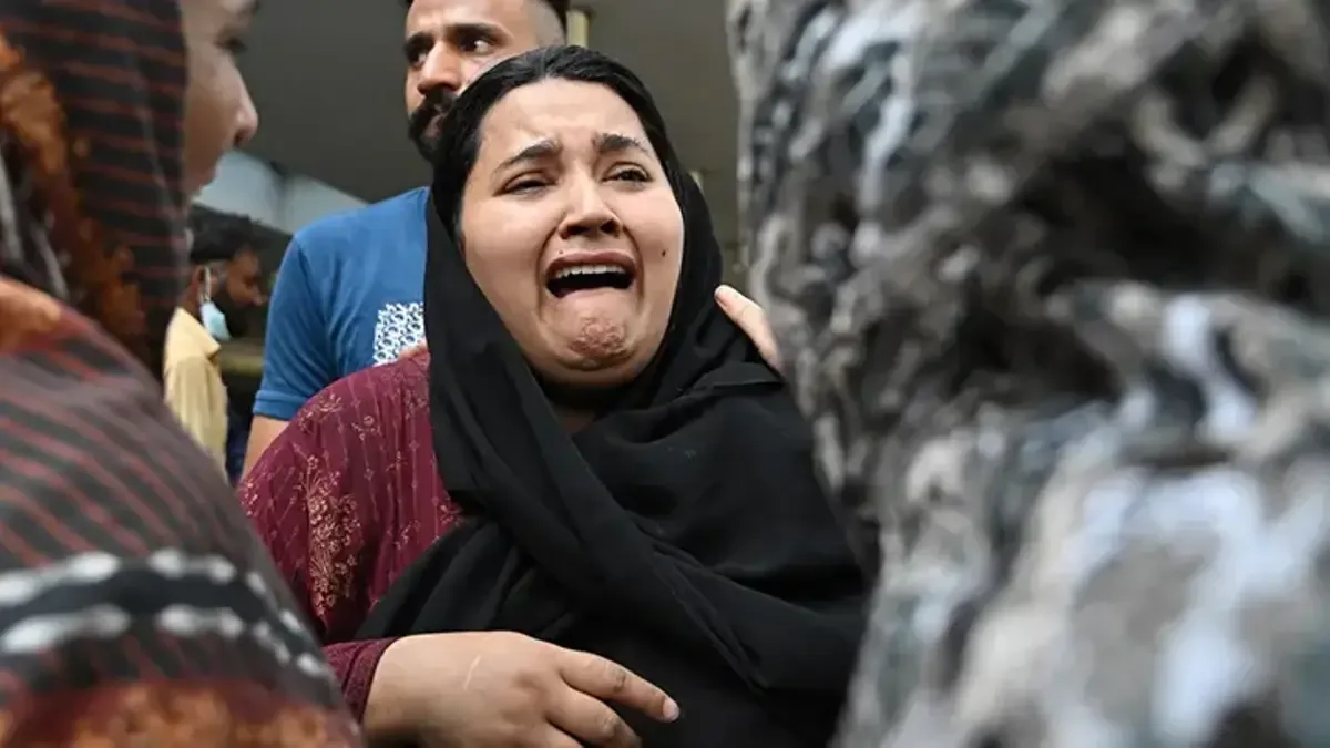 Son dakika...Pakistan'da hastanenin yenidoğan servisinde yangın! 15 bebek hayatını kaybetti